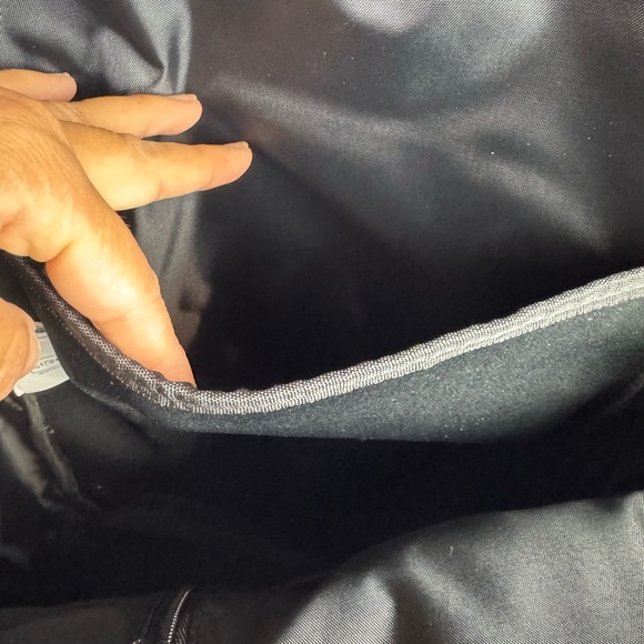 🎒BNWT ALO Yoga Stow Neoprene Backpack Col:black with pouch $328 - Picture 8 of 13